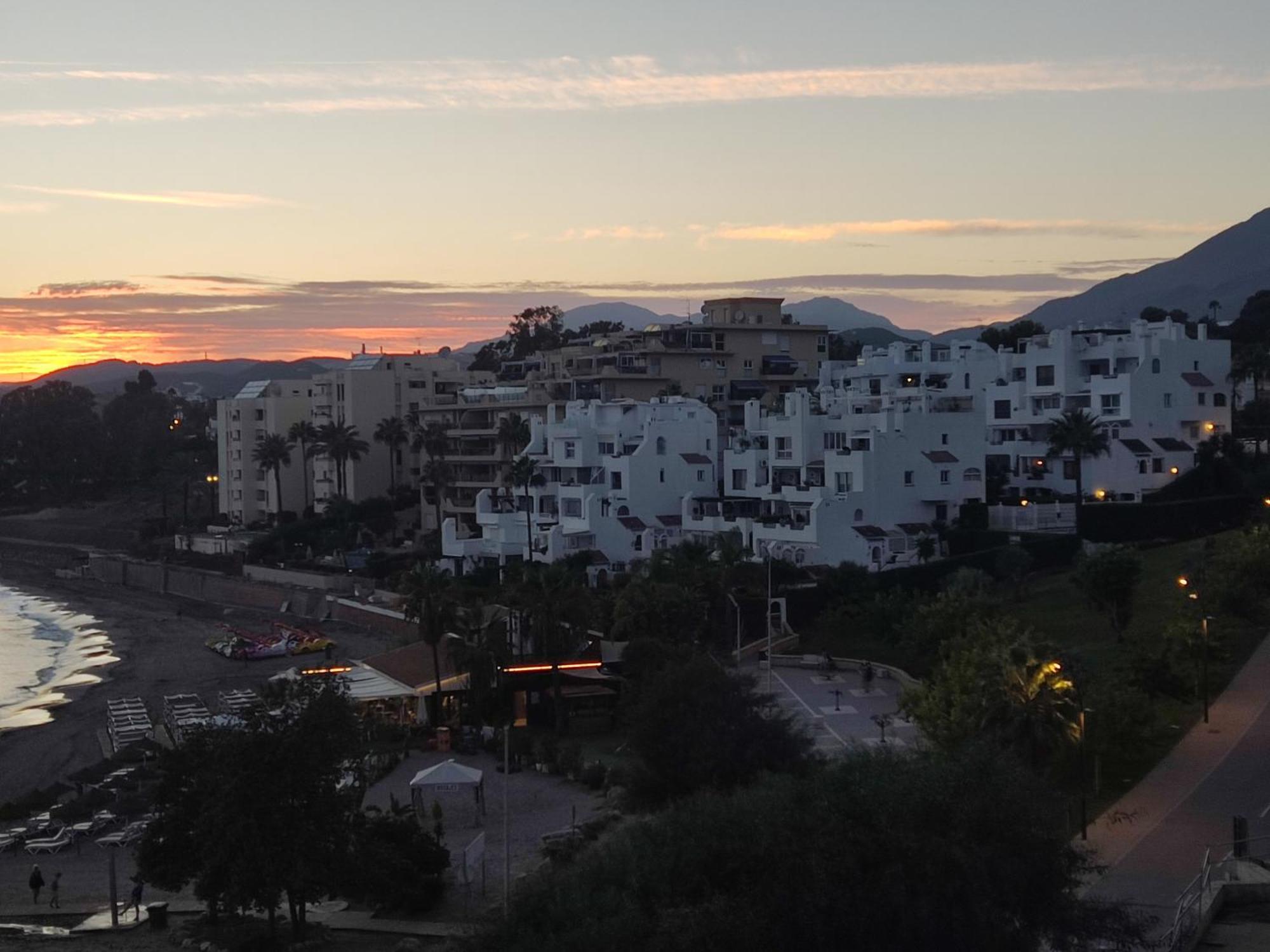 Front Sea View Penthouse Apartment Estepona Luaran gambar