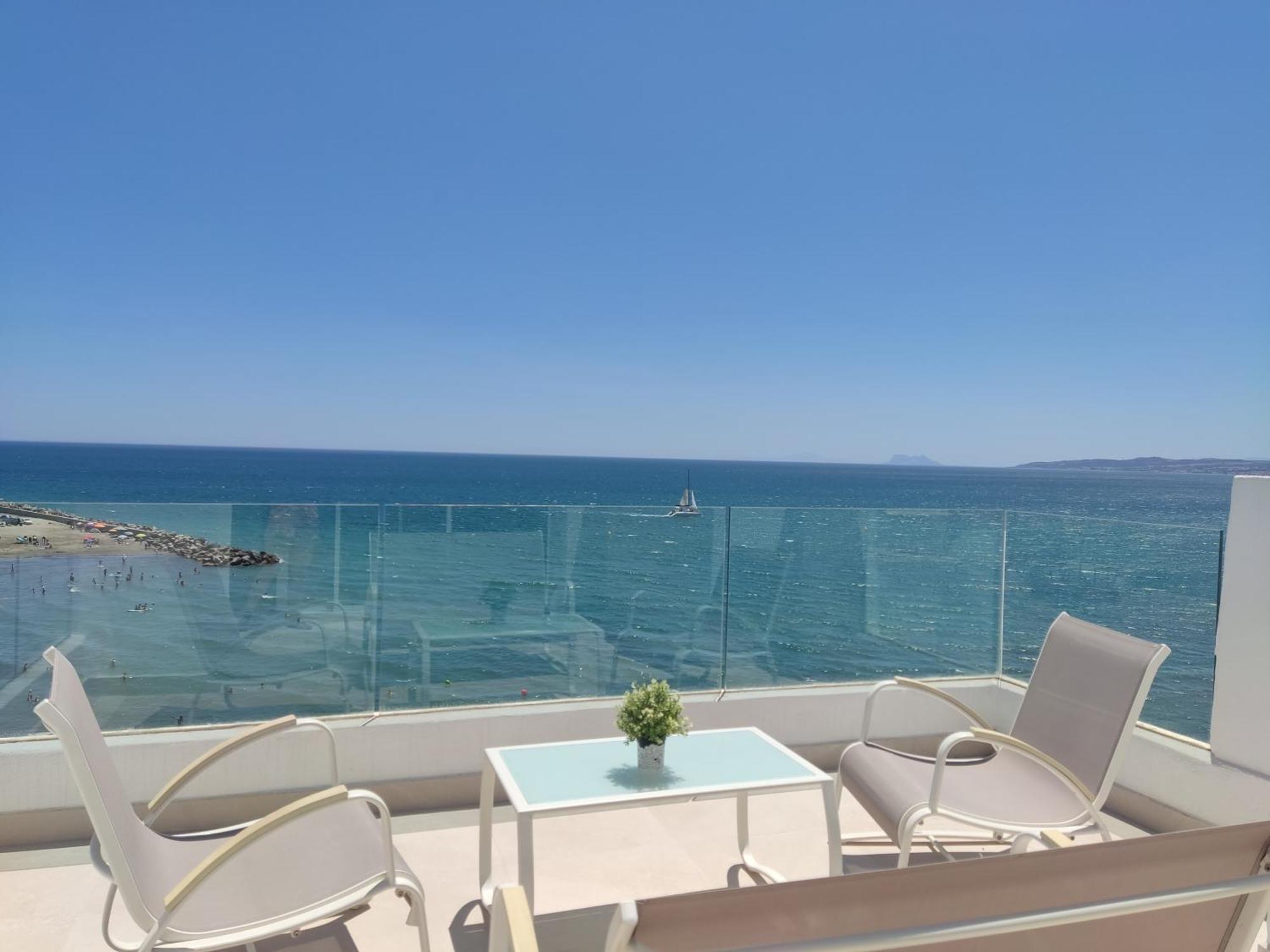 Front Sea View Penthouse Apartment Estepona Luaran gambar